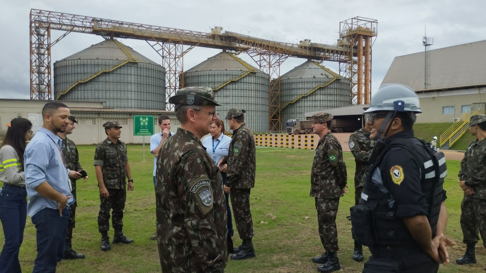 Comando do 2° BPAT recebe visita de representantes do Exército Brasileiro -  Brigada Militar